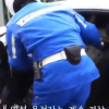 Cảnh sát giao thông Hàn Quốc phạt người vi phạm và chống đối