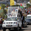 Bán tải Nissan Navara làm xe chở Giáo hoàng