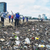 400 tấn rác tấp vào bãi biển Vũng Tàu