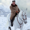 Kim Jong-un cưỡi bạch mã trên núi thiêng