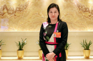 Tỷ phú tự thân ở Trung Quốc: Làm công lương 24.000 đồng/ngày, giàu nhờ giấy vụn