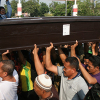 Người nhà nạn nhân máy bay rơi ở Indonesia nổi giận với Lion Air