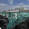 Hơn 90 bao rác nhiễm phóng xạ trôi xuống sông ở Nhật