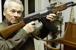 Vũ khí của mọi thời đại và mọi dân tộc: Cách Kalashnikov phát minh ra AK-47