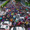 Đại biểu HĐND Hà Nội đề nghị lắp barie ngăn xe máy lên vỉa hè