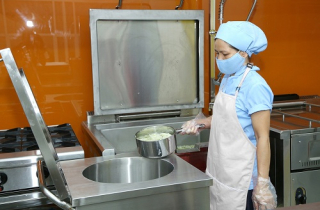 Hơn 2 tỷ đồng cải thiện bữa ăn cho học sinh Lạng Sơn