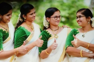 4 cô gái sinh tư kết hôn cùng ngày