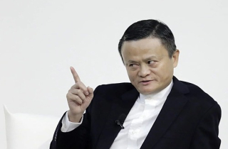 Bạn bè dồn dập gọi Jack Ma vay tiền