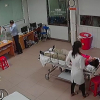 Nữ bác sĩ bị đánh ở Nghệ An: Chủ tịch phường trần tình cầm ghế... để ngồi