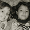 Cuộc sống ngắn ngủi của hai chị em mất trí nhớ nhỏ tuổi nhất thế giới