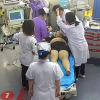 Bác sĩ cắt quần bệnh nhân khi cấp cứu, bị người nhà đòi bồi thường