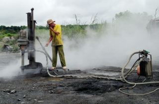 Bị bụi đá chui vào phổi, công nhân Bình Định chết mòn