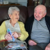 Mẹ 98 tuổi chuyển đến ở nhà dưỡng lão để chăm con trai 80 tuổi