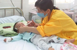 Bệnh sởi tấn công nhiều em bé Hà Nội