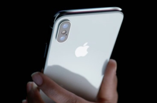 iPhone là thiết bị công nghệ bán chạy nhất năm qua