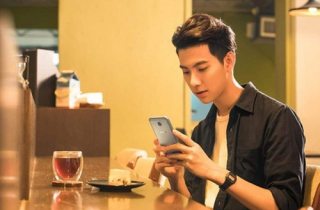Bức bối vì nữ đồng nghiệp thường xuyên gọi cho chồng lúc nửa đêm