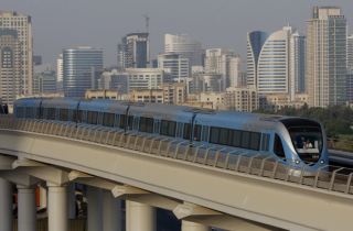 Trải nghiệm khoang hạng nhất trên tàu điện ở Dubai