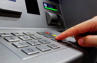 5 điều phải nằm lòng khi rút tiền bằng thẻ ATM để vui Xuân