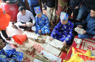 Ảnh: Siêu tốc đánh lửa, thổi rơm thi nấu cơm nhanh ở làng Thị Cấm