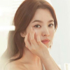Giữa bão tin đồn ly hôn chồng trẻ, Song Hye Kyo vẫn là tường thành sắc đẹp