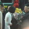 Nữ sinh vinh dự tặng hoa chủ tịch Kim Jong Un gây sốt mạng là ai??