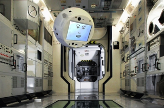 Robot làm trợ lý trên Trạm Vũ trụ Quốc tế