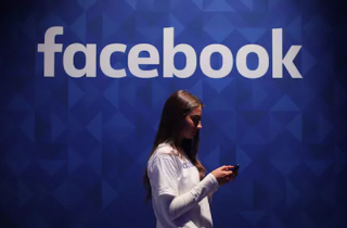 Người dùng thờ ơ với các bê bối của Facebook