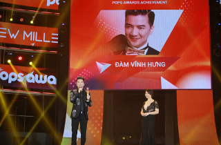 Mr Đàm, Trường Giang nhận giải thưởng thành tựu tại Pops Awards