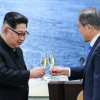 Kim Jong-un liên tục được mời rượu trong bữa tiệc với Moon Jae-in