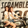 Ngắm cặp người mẫu tinh khôi bên Ducati Scrambler 1100