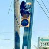 Đèn giao thông bị nung chảy trong nắng nóng 50 độ C ở Mexico