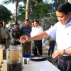 Chủ tịch Hà Nội kiểm tra việc thử nghiệm làm sạch sông Tô Lịch