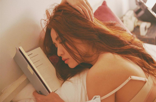 Bích Phương diện váy ngủ, hững hờ khoe nội y khiến fan nam đồng loạt lên tiếng