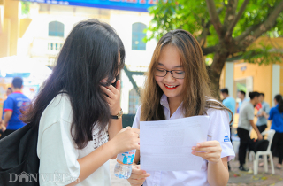 Ảnh: Vẻ đẹp nữ sinh Hà Nội đốn tim người nhìn trong kỳ thi THPT