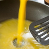 10 sai lầm tệ hại khi nấu ăn, khiến trứng vừa không ngon vừa độc hại
