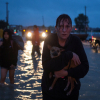 Di tản trong bão Harvey, dân Texas không bỏ lại thú nuôi