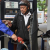 Giá xăng dầu giảm nhỏ giọt hơn 300 đồng/lít