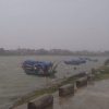 Tin mới nhất bão số 10 mạnh nhất trong 10 năm qua: Sóng biển đánh tan xưởng đóng tàu ở Hà Tĩnh