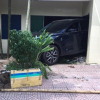 Nam thanh niên Thái Bình lùi xe Mazda CX5 sập tường nhà bố mẹ
