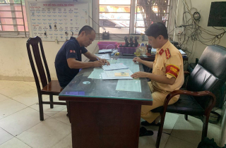 Xử phạt tài xế ô tô không nhường đường cho xe chữa cháy đi làm nhiệm vụ