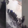 Chàng trai gãy cột sống vì nhảy xuống thác nước lớn thứ hai Trung Quốc