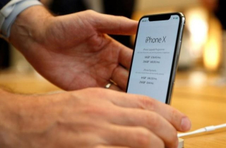 Ông lớn bán lẻ Việt Nam bội thu đơn đặt hàng iPhone X