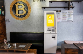 Mua Bitcoin bằng tiền mặt qua cây ATM tại Sài Gòn