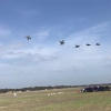 Tiêm kích F-18 Australia lập đội hình đón F-35 đến căn cứ