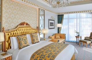 Choáng ngợp khách sạn siêu sang dát vàng tại Dubai