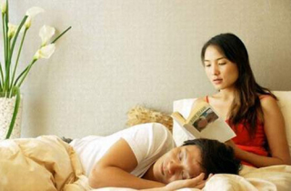 Chồng có con với vợ cũ trong tình cảnh éo le, tôi có nên ly hôn?