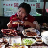 Cô gái ăn nhiều ở Trung Quốc buồn vì bị trêu \'ế chồng\'