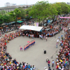 Chục nghìn người đổ ra đường xem lễ hội ở Huế