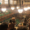 Nhóm biểu tình bán khỏa thân trong Hạ viện Anh