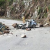 Đỗ xe giữa đường, tài xế chết thảm vì bị đá trên núi lăn trúng